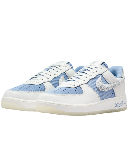 Vista lateral de las Nike Air Force 1 Low Protro City of Champions con color Work Blue y detalles Metallic Gold