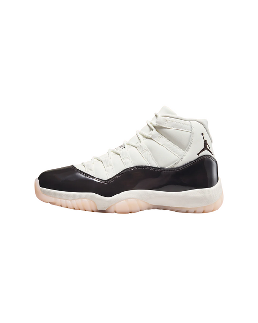 Air Jordan 11 Retro Neapolitan W Sail Velvet Brown zapatillas streetwear de colección