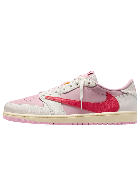 Vista lateral de las Air Jordan 1 Low OG SP Travis Scott Sail Tropical Pink con estética streetwear y colorway rosa