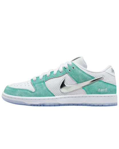 Nike SB Dunk Low April Skateboards Turbo Green vista lateral
