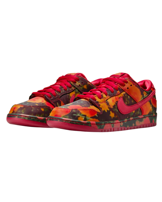Nike SB Dunk Low Wizard of Oz Gym Red vista lateral con estampado floral