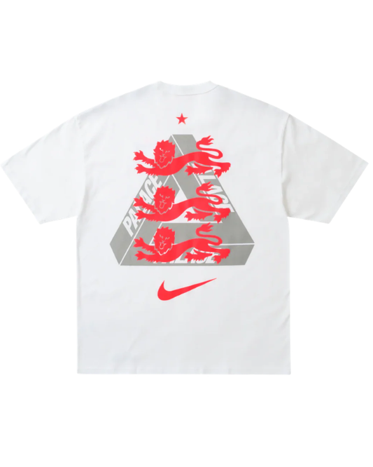 Espalda de la Palace x Nike England Tee White con tres leones rojos, Tri-Ferg gris y Swoosh de Nike