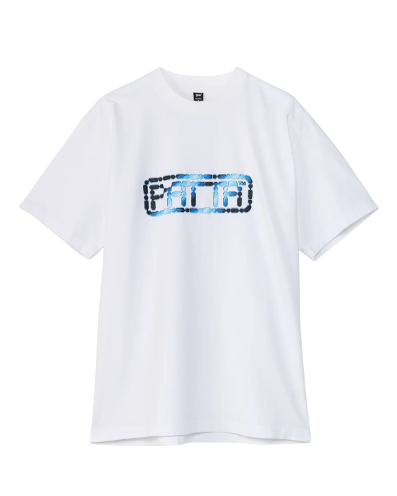 Camiseta Patta Bike Chain Tee blanca con gráfico azul de cadena de bicicleta formando el logo Patta en el pecho.
