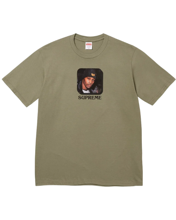 Camiseta Supreme RZA Photo Tee Khaki con fotografía de RZA en el pecho y gráfico de la colaboración con Wu-Tang Clan.