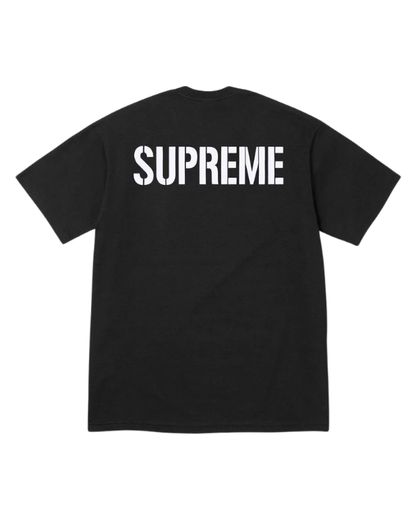 Vista de la Supreme World Famous Tee Black en color negro para looks streetwear